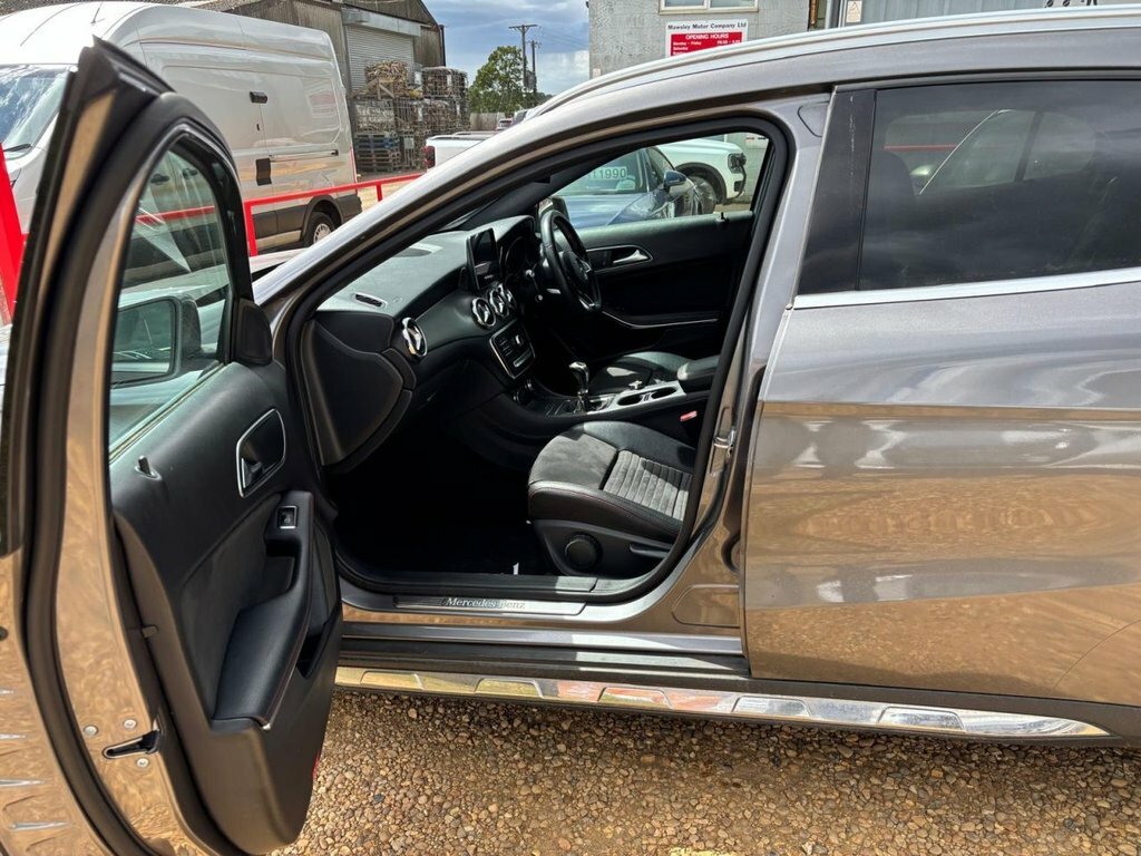Mercedes-Benz GLA Class 1.6L Amg Line MA68ZSY Grey #3