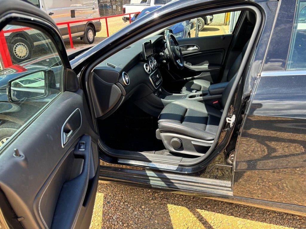 Mercedes-Benz A Class 1.6L Se Black #3