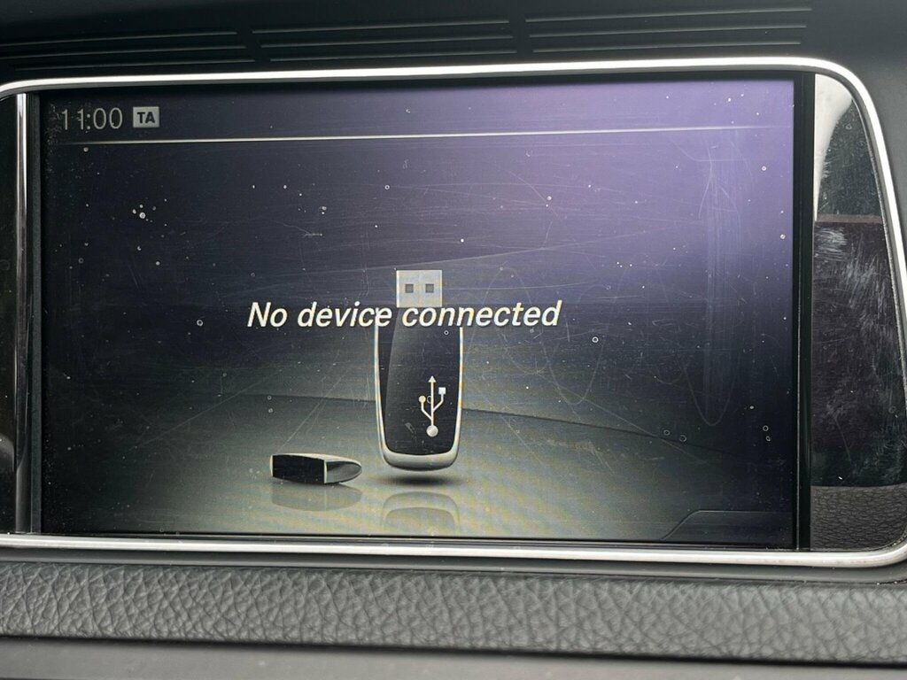 Mercedes-Benz E Class E Class E220d Se 9G-tronic Silver #46