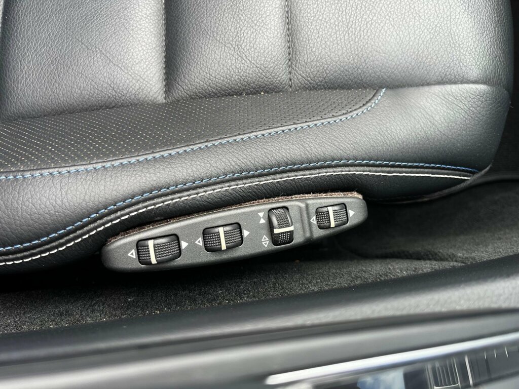 Mercedes-Benz E Class E Class E220d Se 9G-tronic Silver #26