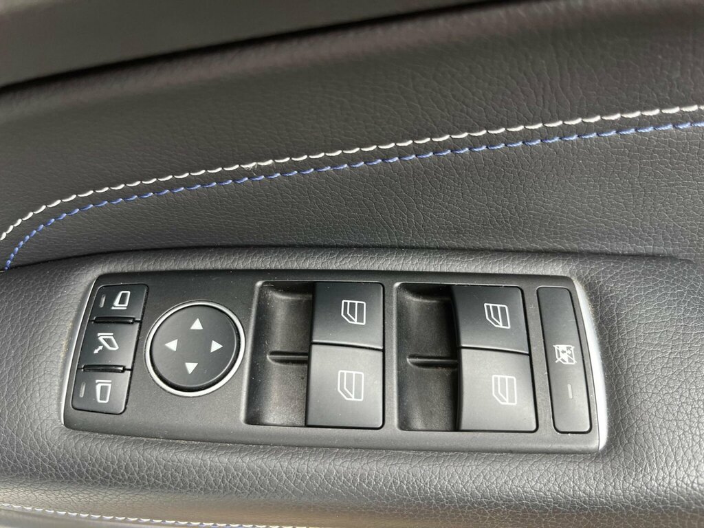 Mercedes-Benz E Class E Class E220d Se 9G-tronic Silver #24