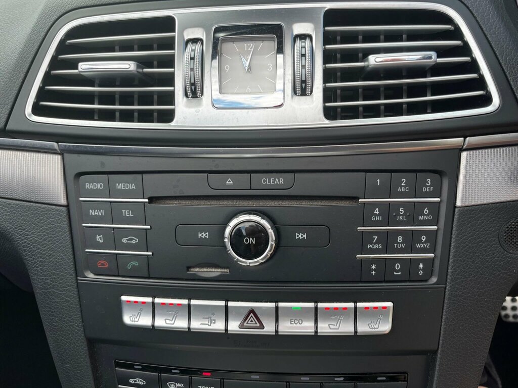 Mercedes-Benz E Class E Class E220d Se 9G-tronic Silver #40