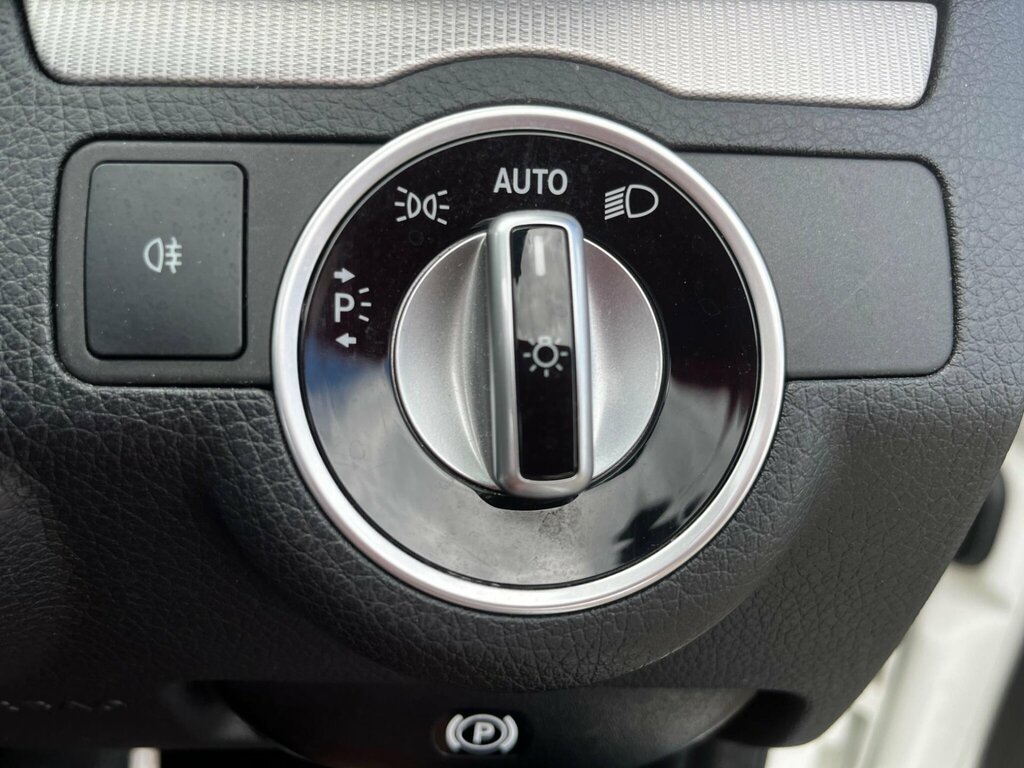 Mercedes-Benz E Class E Class E220d Se 9G-tronic Silver #33