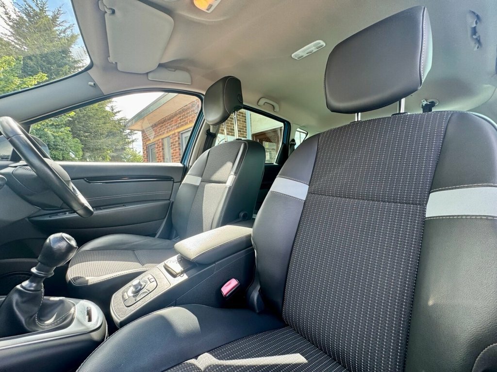 Renault Scenic 1.6 Vvt Dynamique Tomtom Black #20