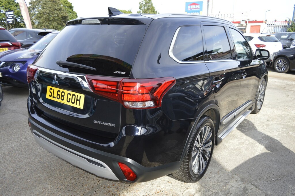 Mitsubishi Outlander 2.0 Mivec 4 Black #2