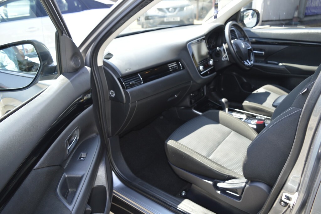Mitsubishi Outlander Phev Exceed Safety Black #12