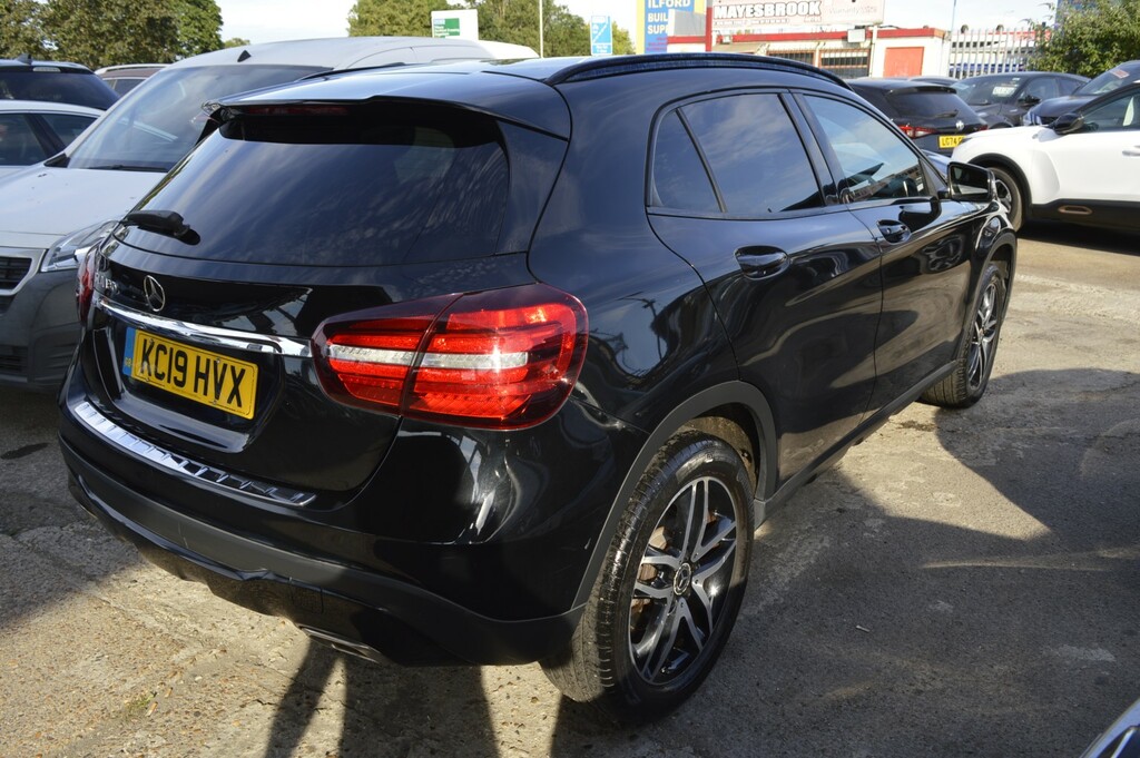 Mercedes-Benz GLA Class 1.6 Gla180 Urban Edition Black #2