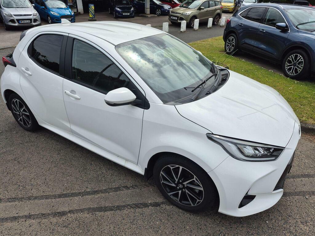 Toyota Yaris 1.5 Vvt-h Design E-cvt Euro 6 S S White