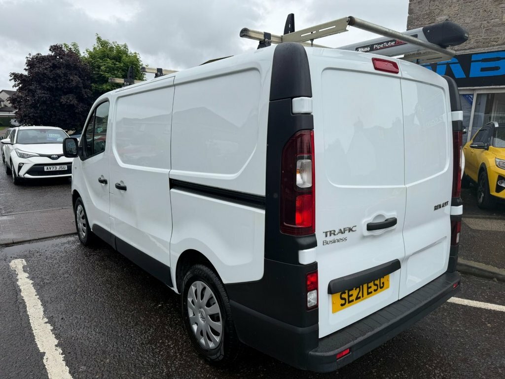 Renault Trafic 2L Business White #3