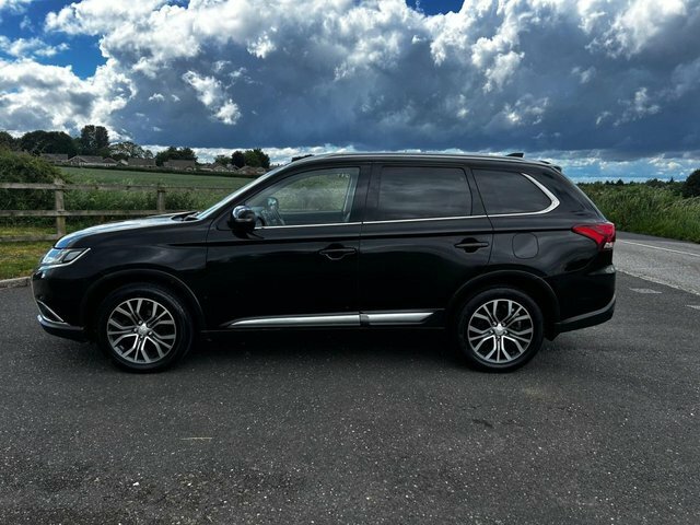 Mitsubishi Outlander 2.2 Di-d 4 Suv 4Wd Euro 6 Ss Black #2