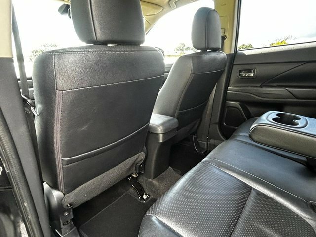 Mitsubishi Outlander 2.2 Di-d 3 Black #27
