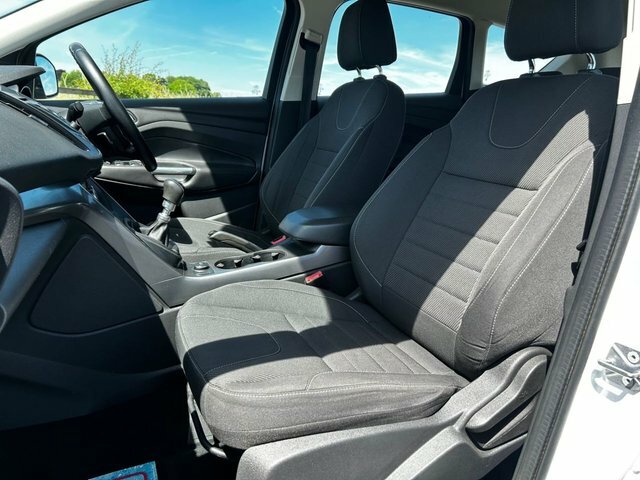 Ford Kuga 2.0 Tdci Zetec Suv 2Wd Euro 6 S White #5