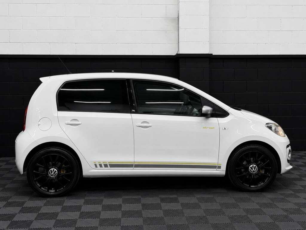 Volkswagen Up 1.0 Street Up BJ16DME White #2
