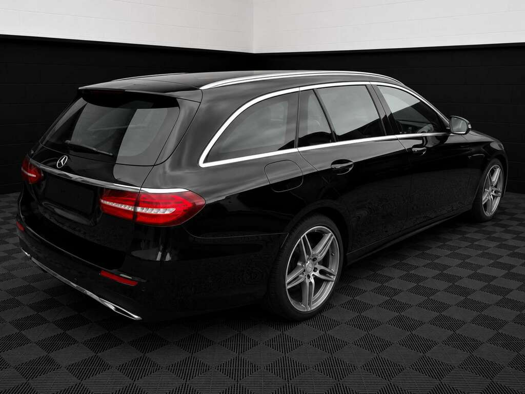 Mercedes-Benz E Class 2.0 E 220 D Amg Line Black #2