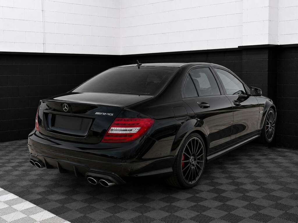 Mercedes-Benz C Class 6.2 C63 Amg Black #2