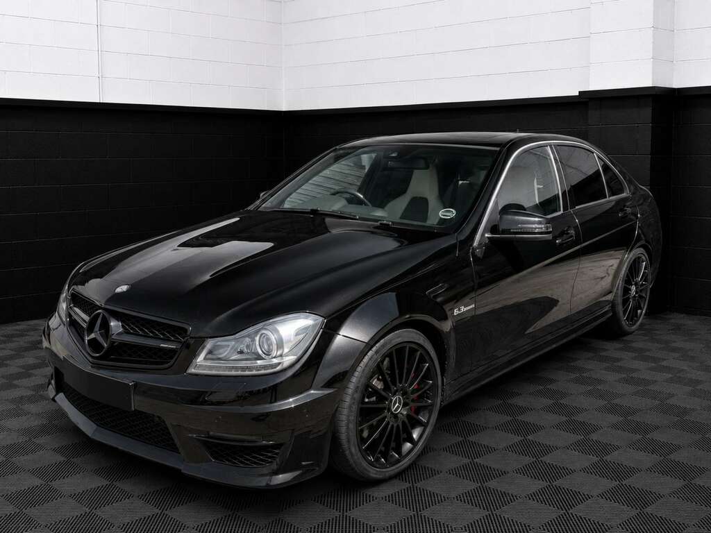 Mercedes-Benz C Class 6.2 C63 Amg Black #3