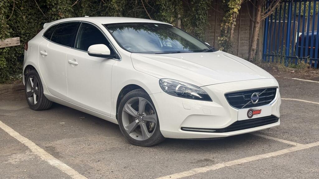 Volvo V40 1.6 T4 Se Nav Hatchback Powershift Euro White