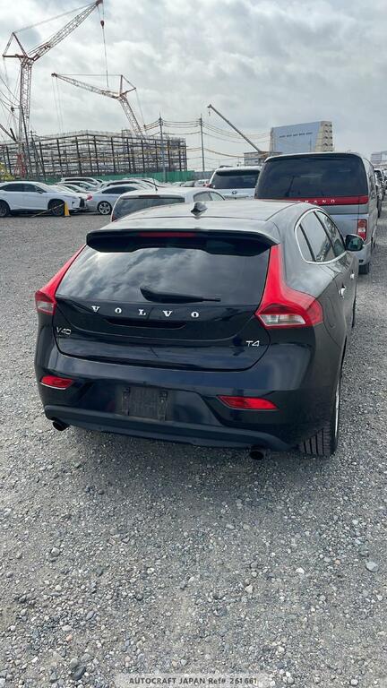 Volvo V40 Se Black #3