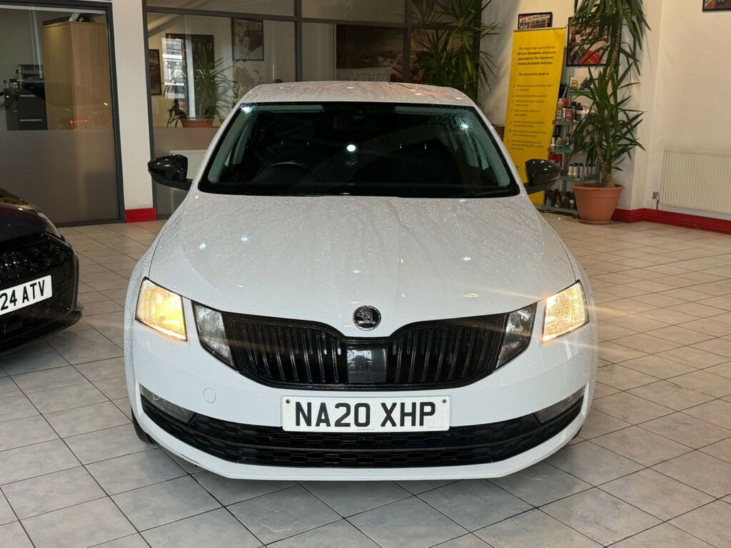 Skoda Octavia 1.5 Tsi Act Se Drive White #3