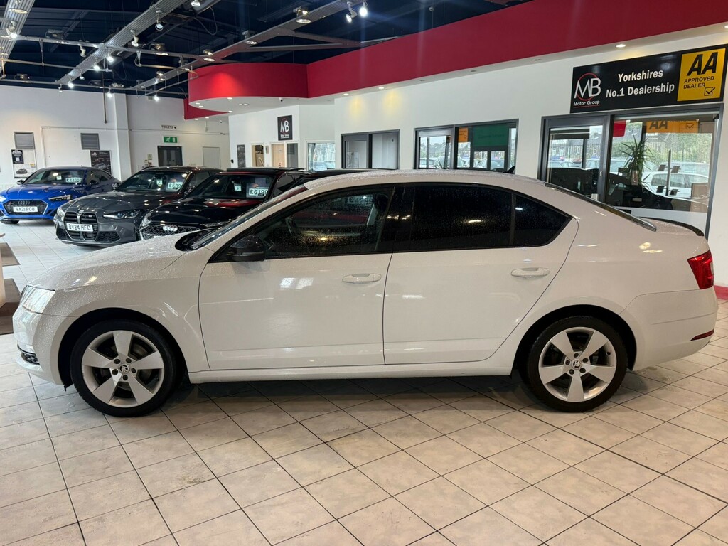 Skoda Octavia 1.5 Tsi Act Se Drive White #5