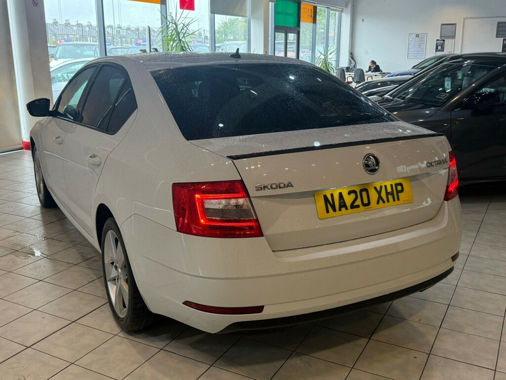 Skoda Octavia 1.5 Tsi Act Se Drive White #6