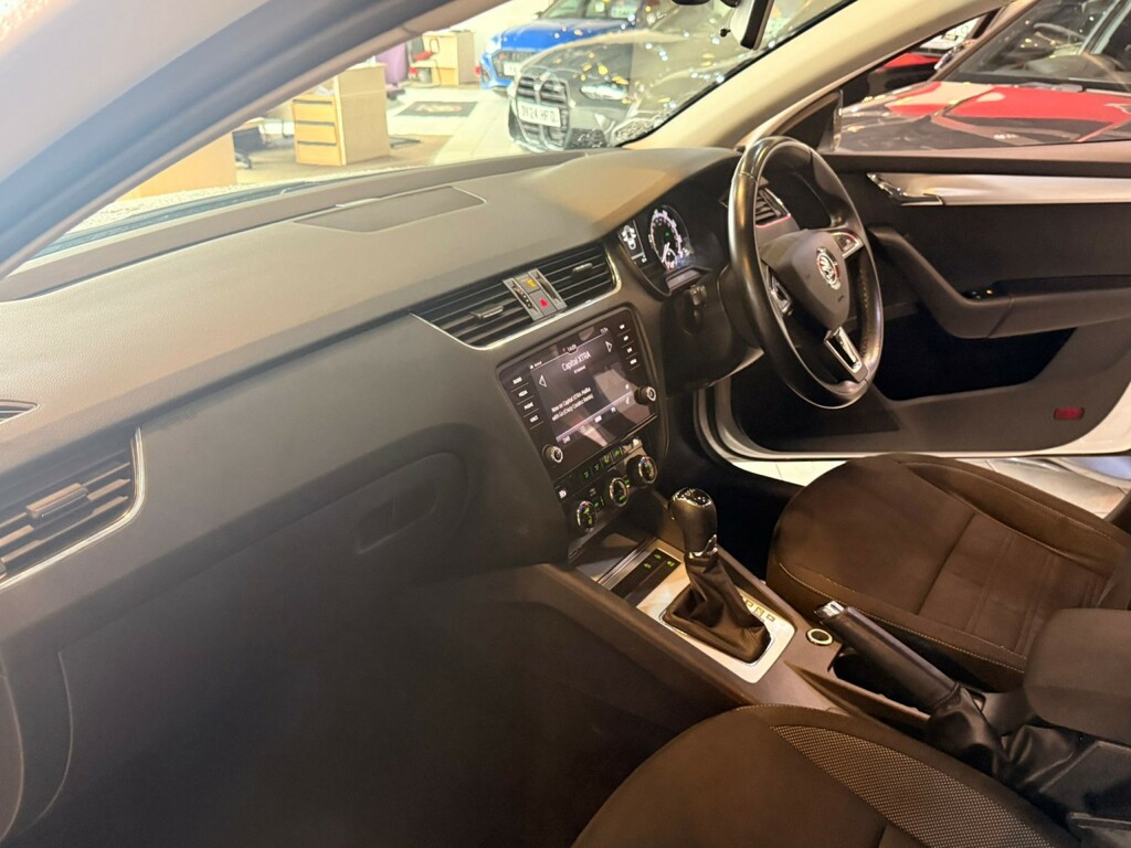 Skoda Octavia Hatchback White #28