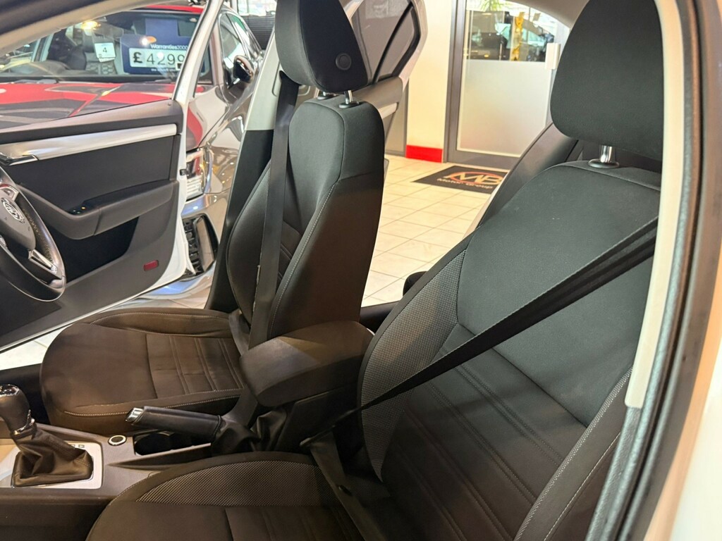 Skoda Octavia Hatchback White #16