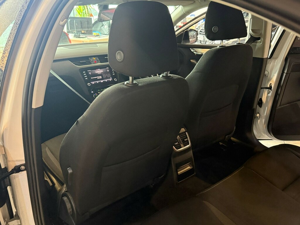 Skoda Octavia Hatchback White #17