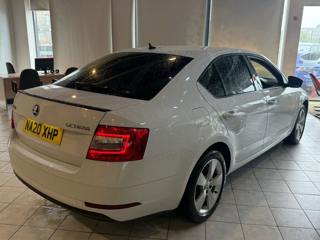 Skoda Octavia Hatchback White #10