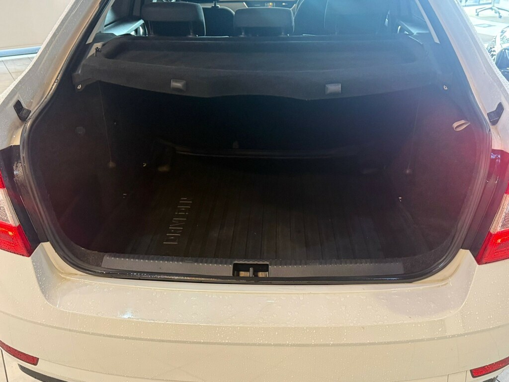 Skoda Octavia Hatchback White #9