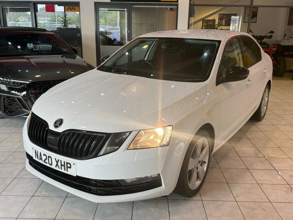 Skoda Octavia 1.5 Tsi Act Se Drive White #4