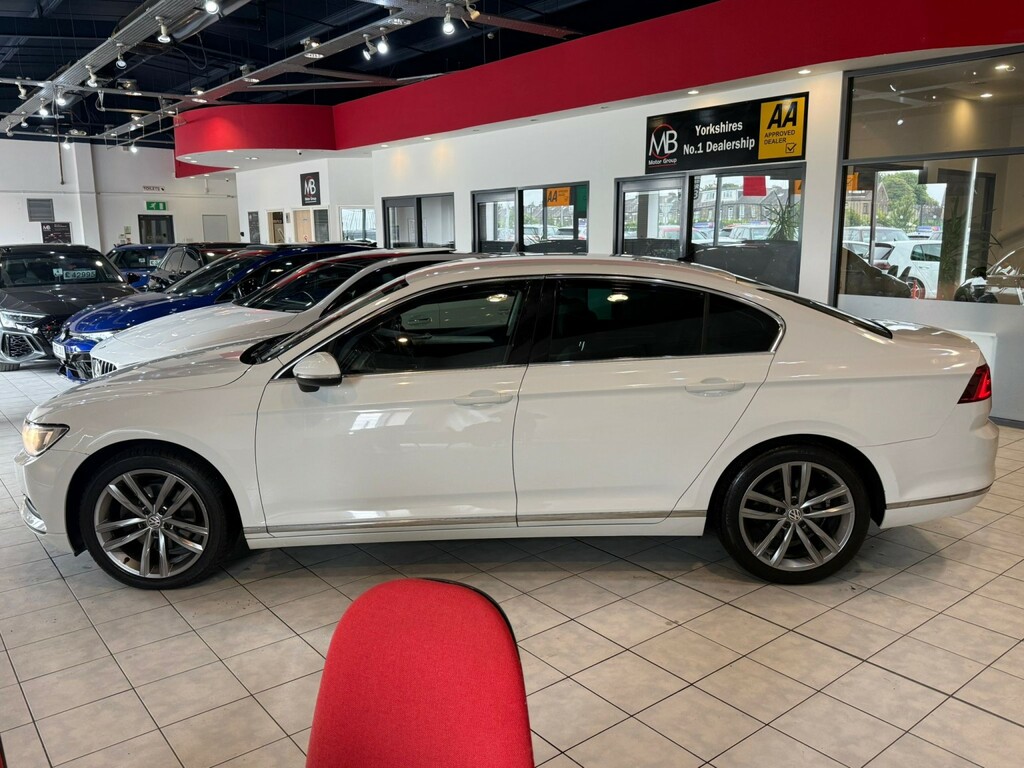 Volkswagen Passat 2.0 Tdi Bluemotion Tech Gt White #4