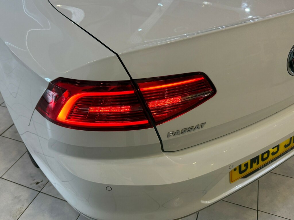 Volkswagen Passat 2.0 Tdi Bluemotion Tech Gt White #6