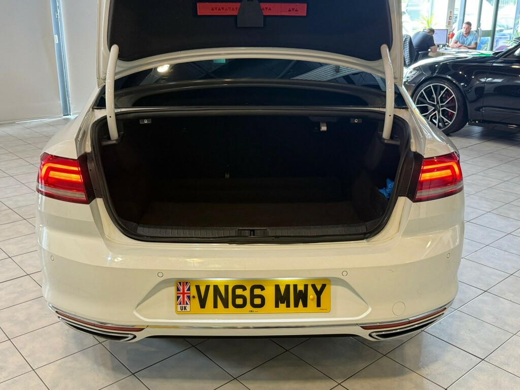 Volkswagen Passat 1.6 Tdi Bluemotion White #9