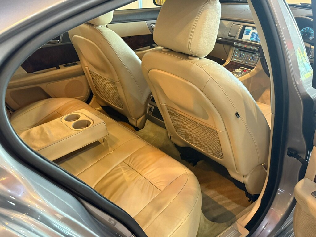 Jaguar XF 3.0 V6 Luxury 240 Bhp Grey #14