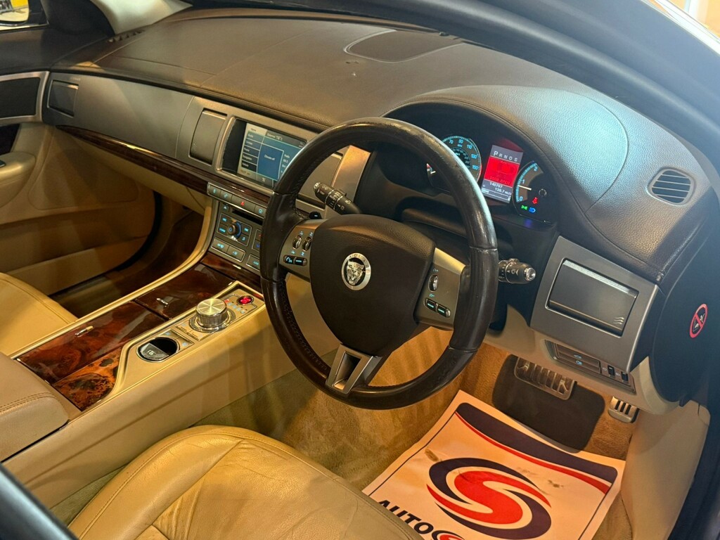 Jaguar XF 3.0 V6 Luxury 240 Bhp Grey #16