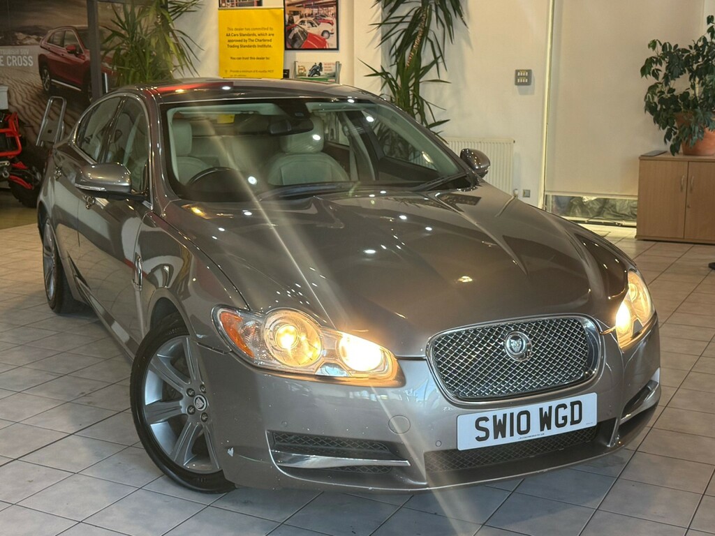 Jaguar XF 3.0 D V6 Luxury Grey