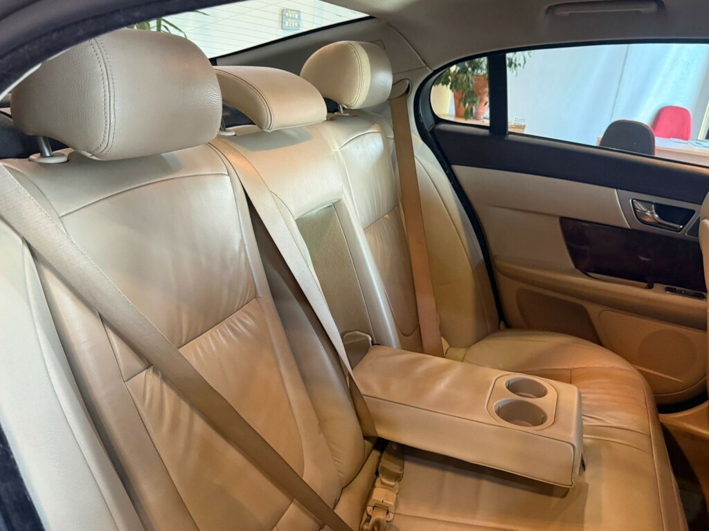 Jaguar XF 3.0 V6 Luxury 240 Bhp Grey #13