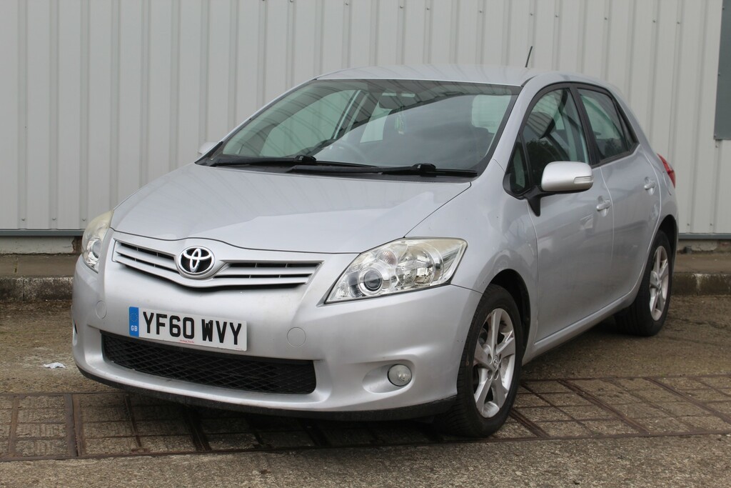 Toyota Auris Hatchback 1.3 Dual Vvt-i Tr 2011 Silver #3