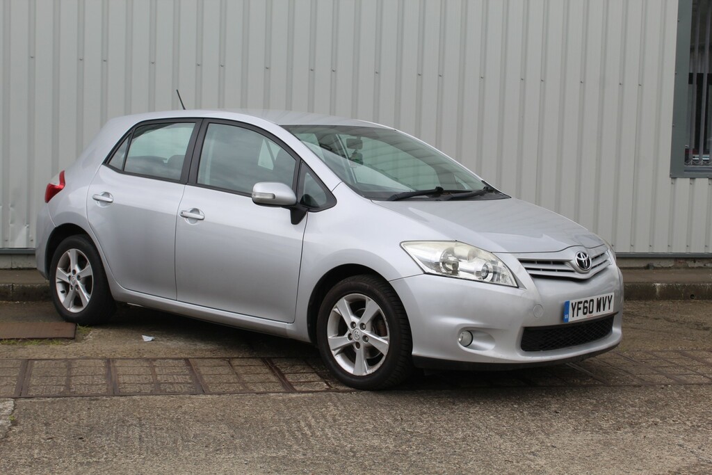 Toyota Auris Hatchback 1.3 Dual Vvt-i Tr 2011 Silver #4
