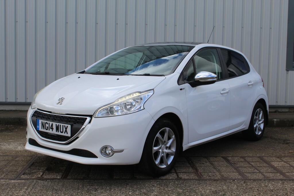 Peugeot 208 Hatchback 1.2 Vti Style 2014 White