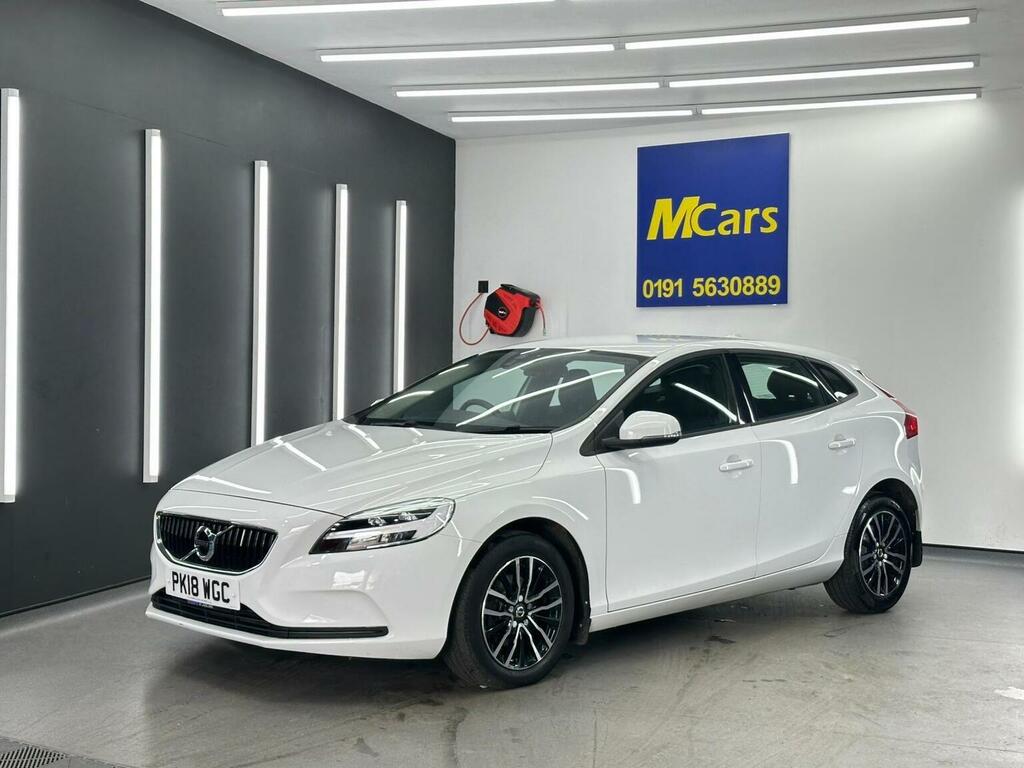 Volvo V40 Hatchback 2.0 D2 Momentum Euro 6 Ss 20181 PK18WGC White #2