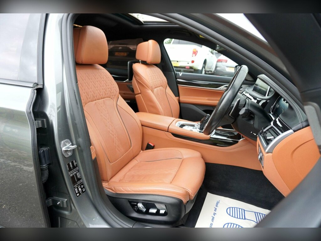 BMW 7 Series Black #25