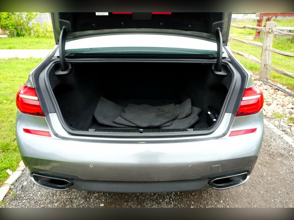 BMW 7 Series Black #19