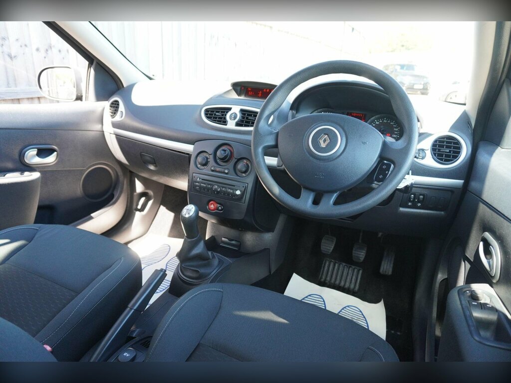 Renault Clio 1.2 16V Expression  #2