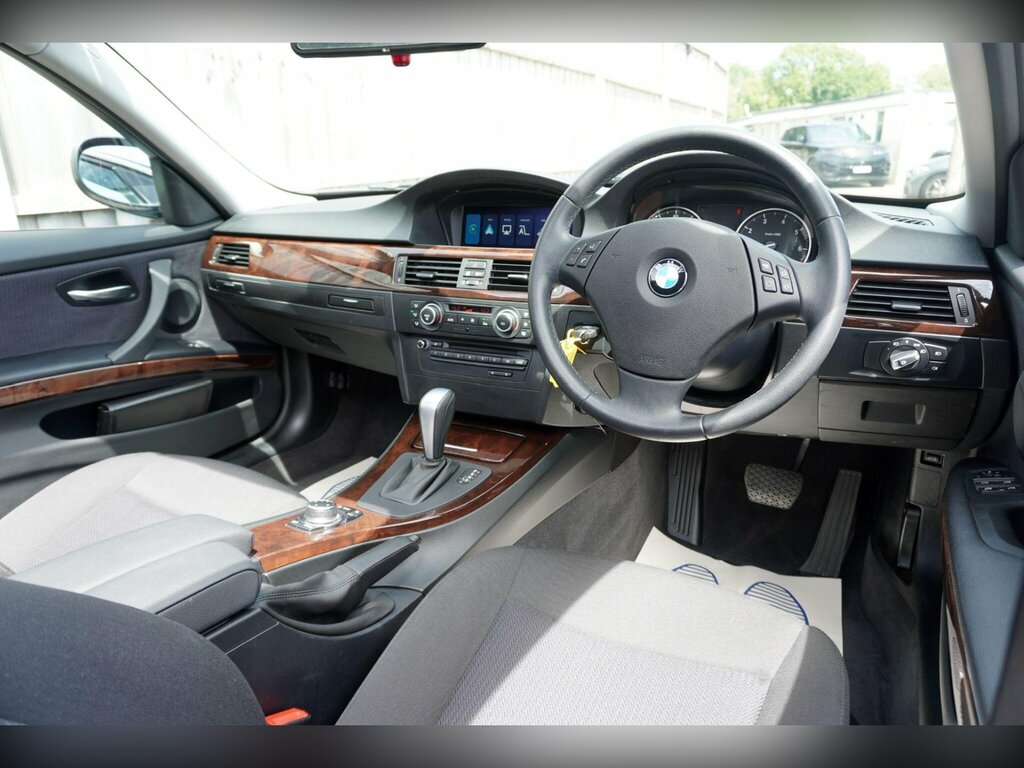 BMW 3 Series 3.0 325I Se Touring Steptronic Euro 5 Black #2