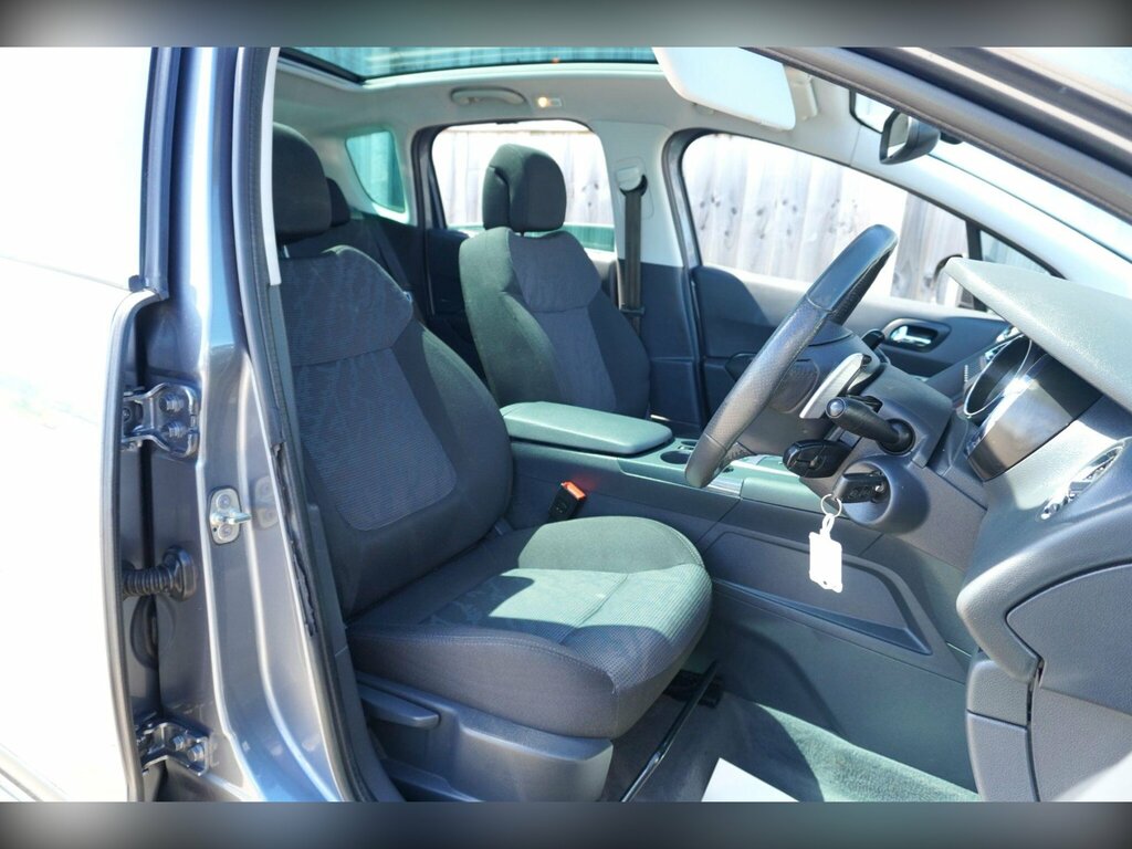 Peugeot 3008 2011 11 Active Silver #15
