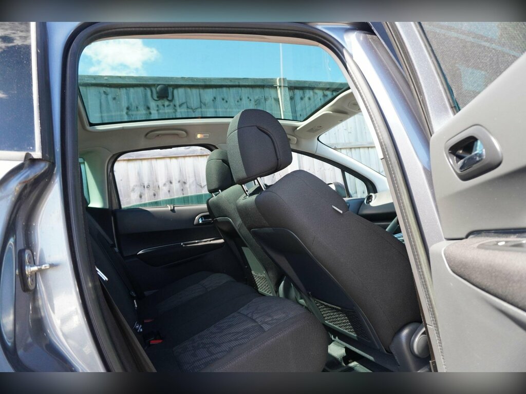 Peugeot 3008 2011 11 Active Silver #8