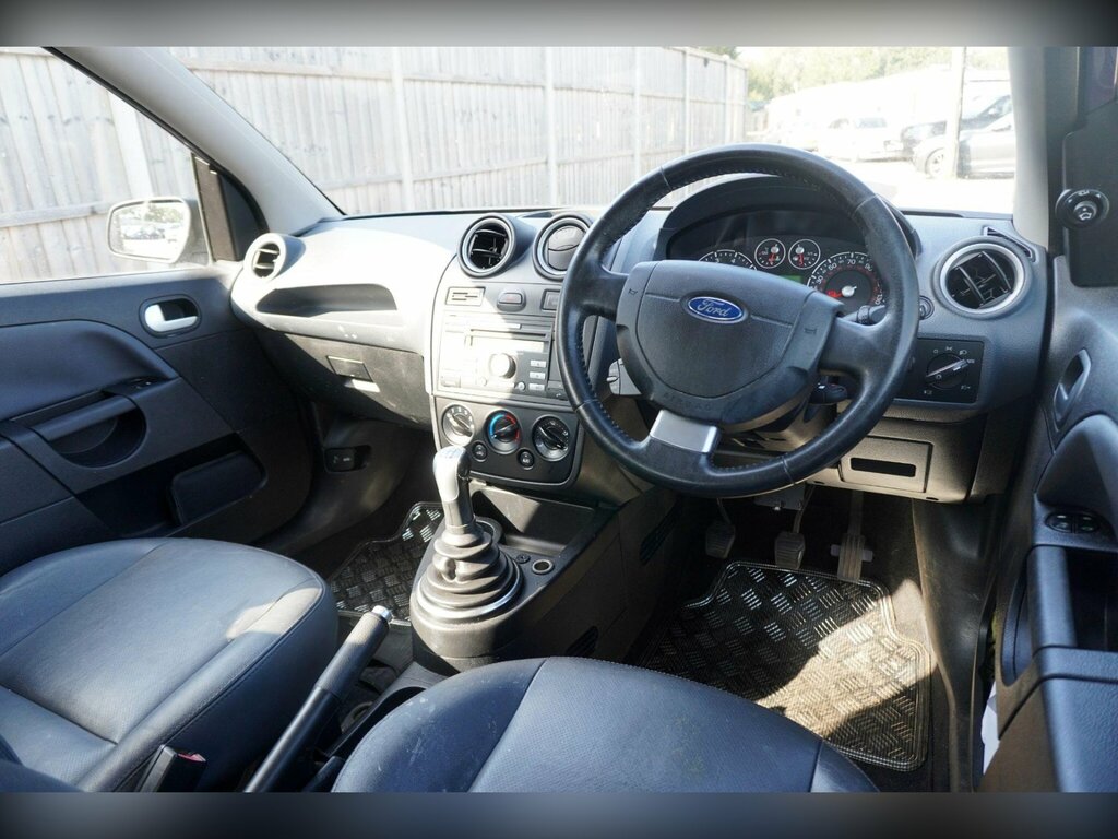 Ford Fiesta 1.4 Ghia Purple #2