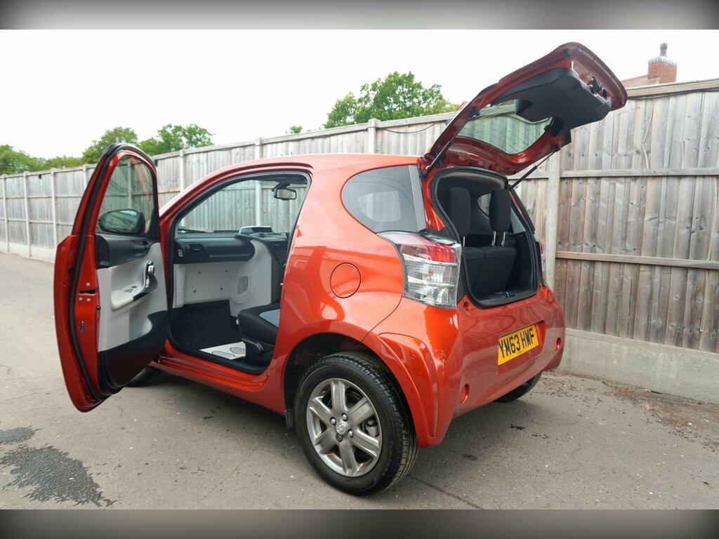 Toyota IQ Vvt-i 2 Hatchback Black #12